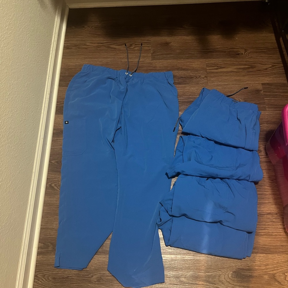 Royal blue scrubs and beyond flare scrubs. Petite XL